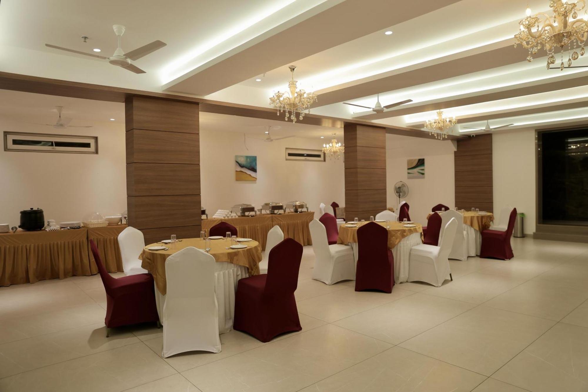 Hotel Carnival Parbhani Εξωτερικό φωτογραφία