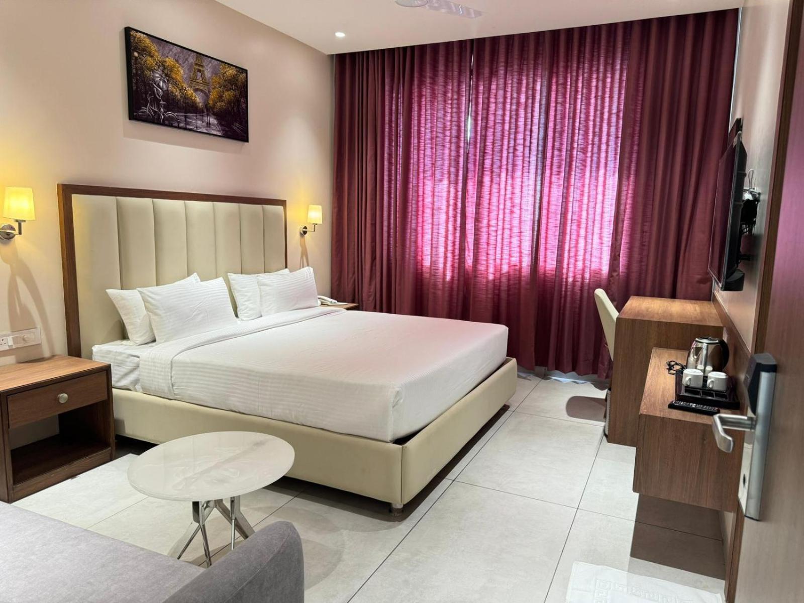 Hotel Carnival Parbhani Εξωτερικό φωτογραφία